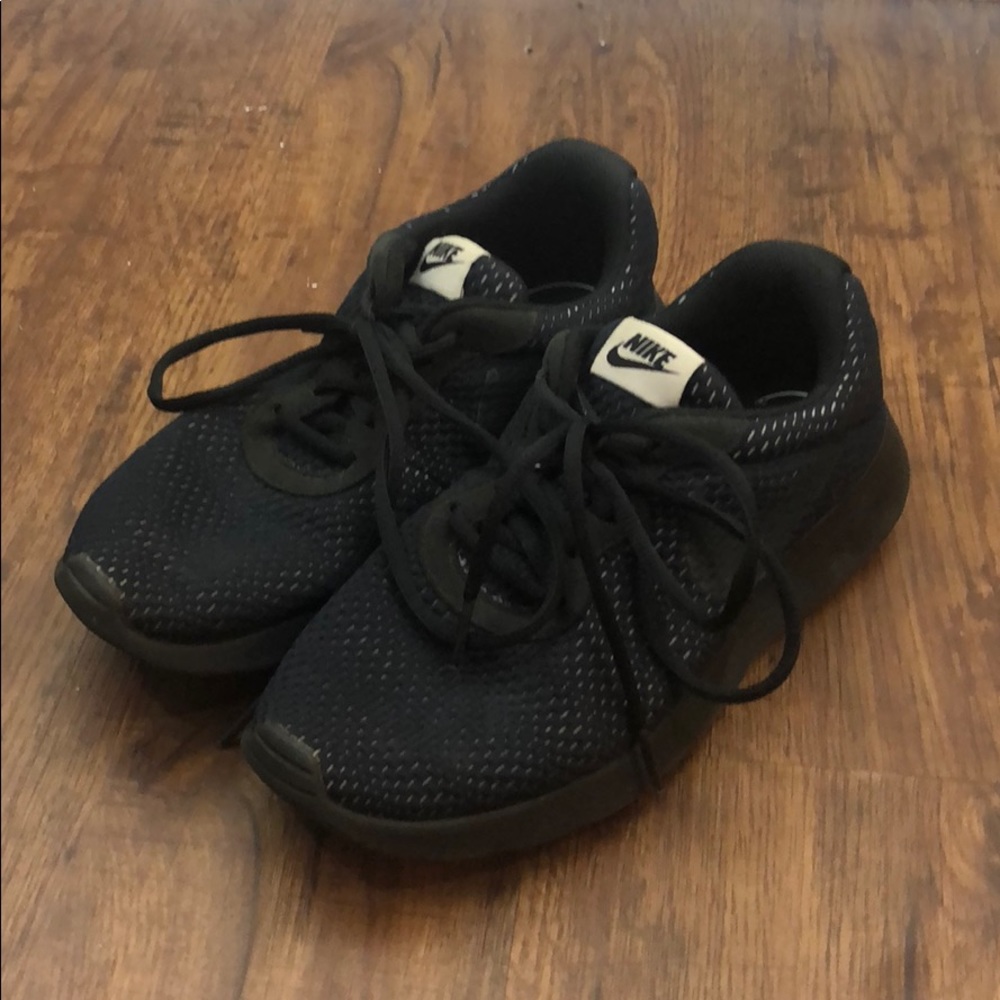 Black Nike Tanjun Shoes